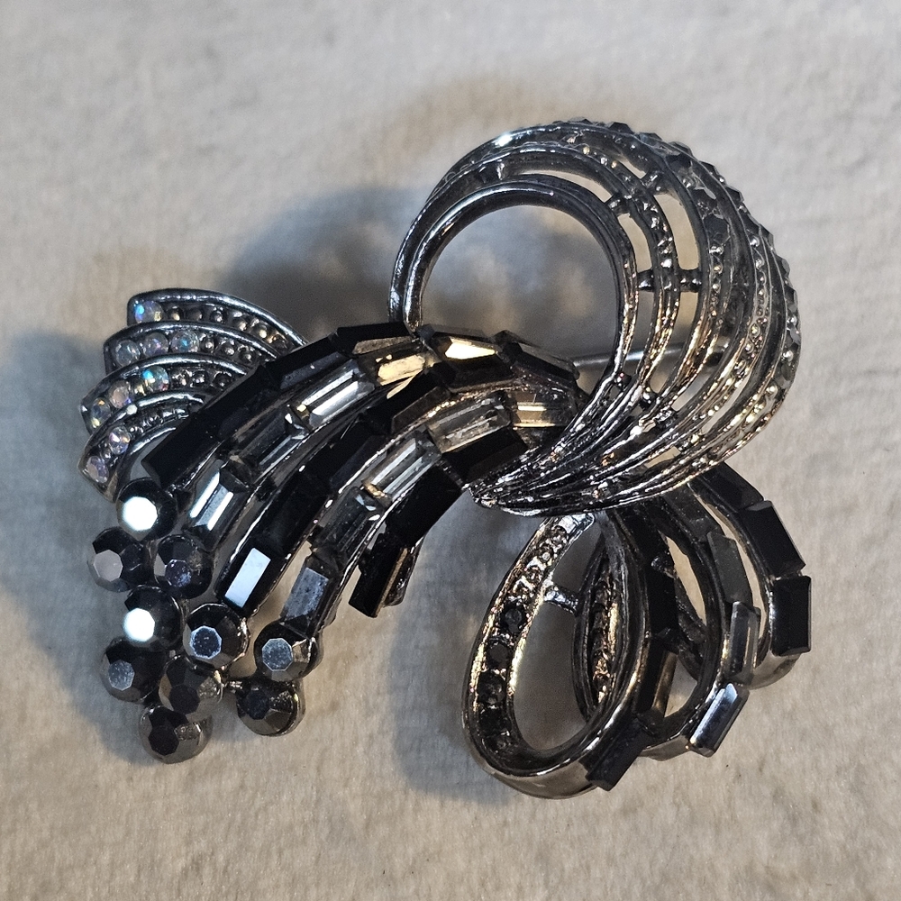 Carter Club Vintage Bow-like Brooch